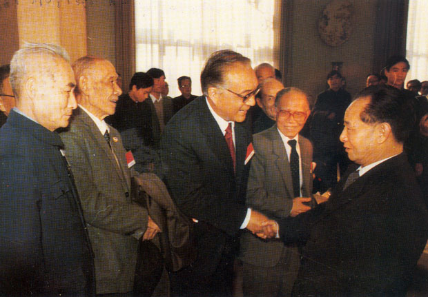 1986胡耀邦與黃埔理事.jpg