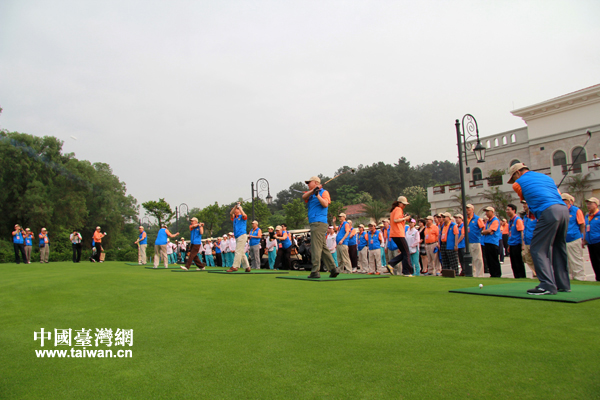 海峽兩岸退役將軍高爾夫球友誼賽21日在佛山拉開帷幕。.jpg